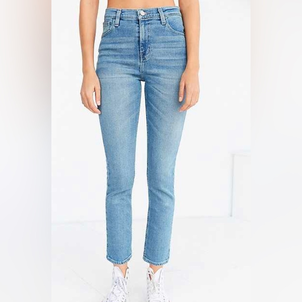 Urban Outfitters BDG Girlfriend High-Rise Cropped Jean
